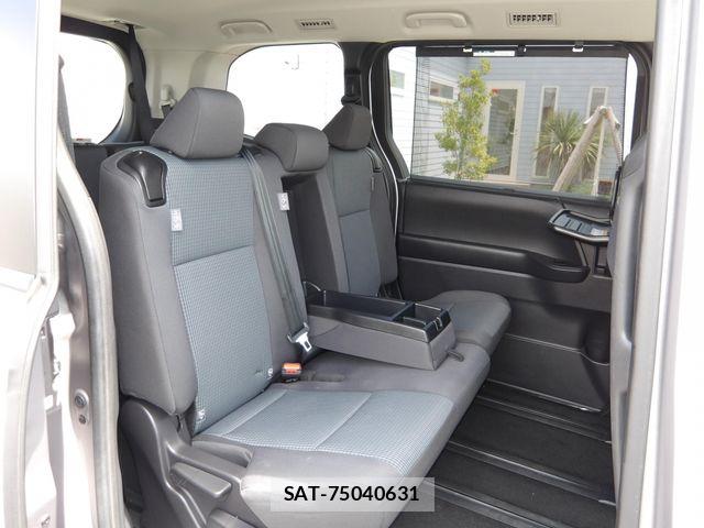 Toyota NOAH 2023-12 8037248-16
