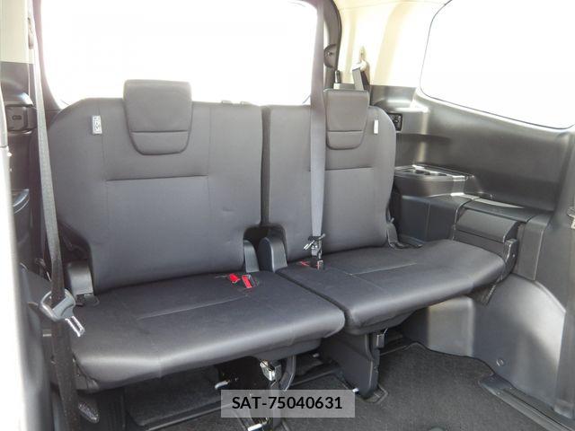 Toyota NOAH 2023-12 8037248-17