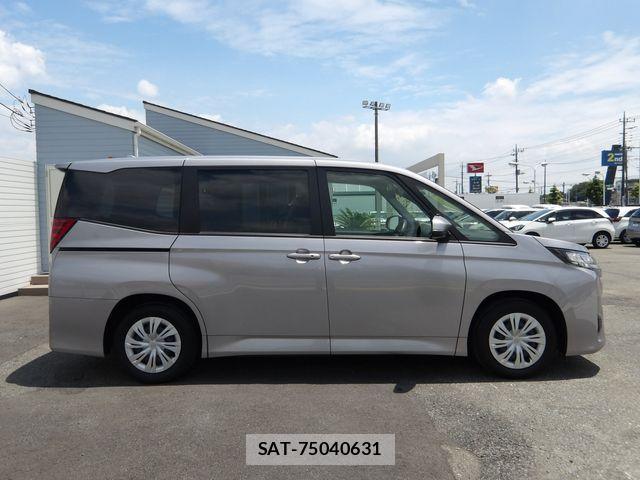 Toyota NOAH 2023-12 8037248-29