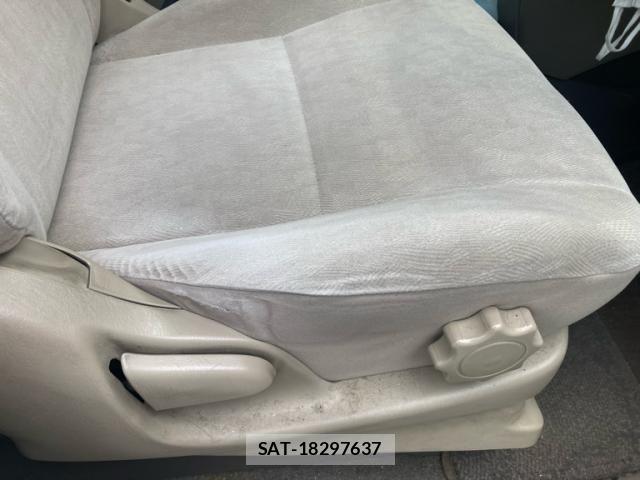 Toyota NOAH 2006-03 8037259-16