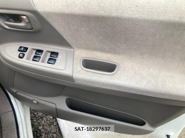 Toyota NOAH 2006-03 8037259-26