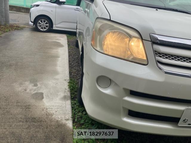 Toyota NOAH 2006-03 8037259-4
