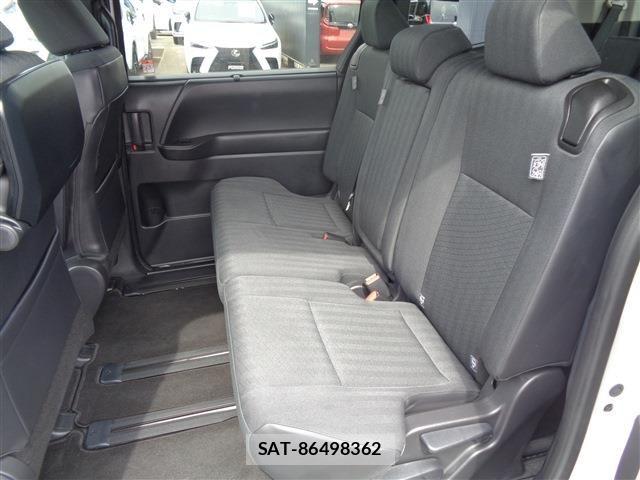 Toyota NOAH 2024-04 8037245-10