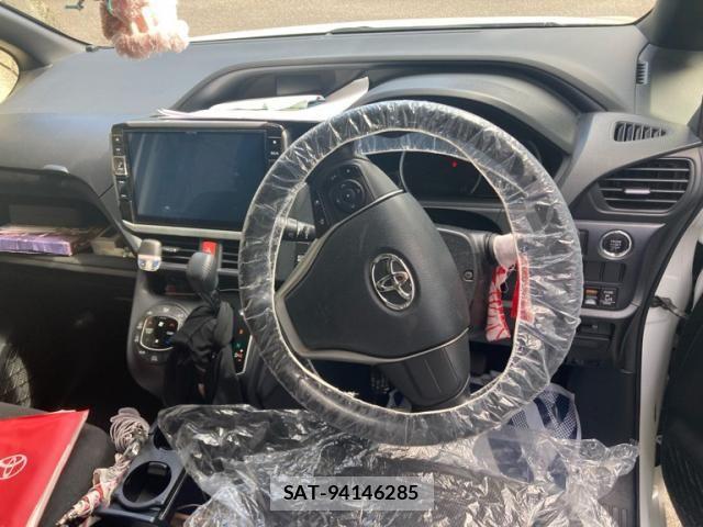 Toyota NOAH 2017-03 8037255-13