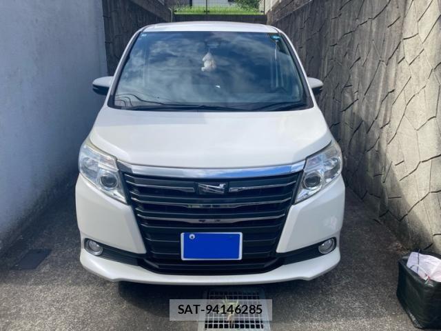 Toyota NOAH 2017-03 8037255-1