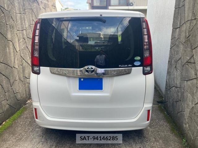 Toyota NOAH 2017-03 8037255-4