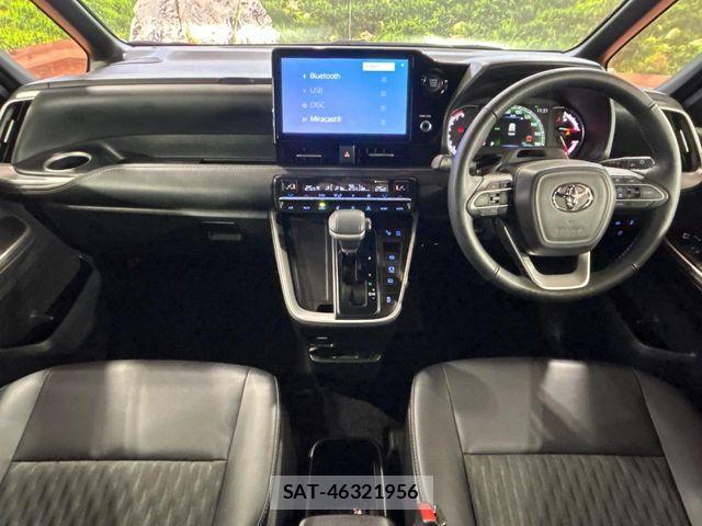 Toyota NOAH 2024-06 8037243-1