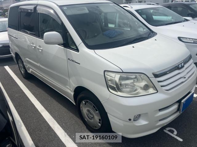 Toyota NOAH 2004-03 8037258-1