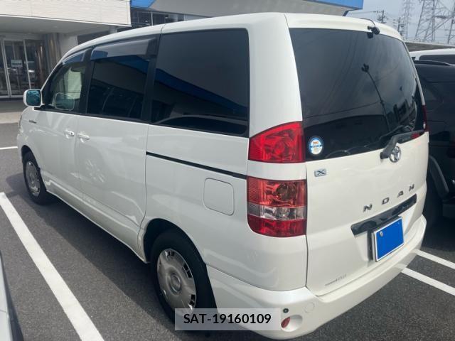 Toyota NOAH 2004-03 8037258-2