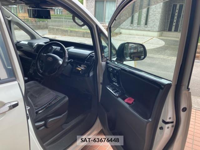 Toyota NOAH 2007-10 8037257-10