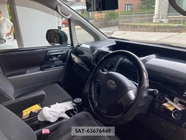 Toyota NOAH 2007-10 8037257-11