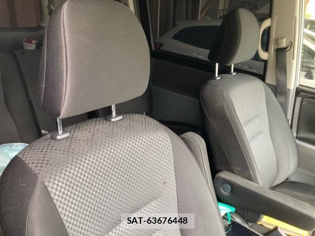 Toyota NOAH 2007-10 8037257-13