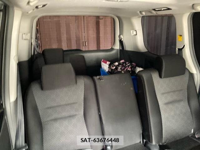 Toyota NOAH 2007-10 8037257-14