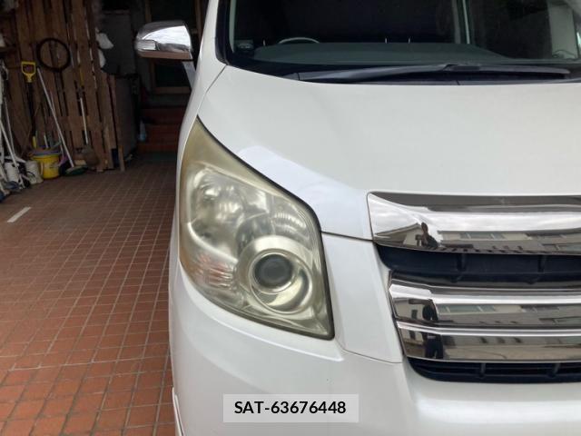 Toyota NOAH 2007-10 8037257-3