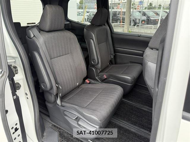Toyota NOAH 2023-02 8037244-15