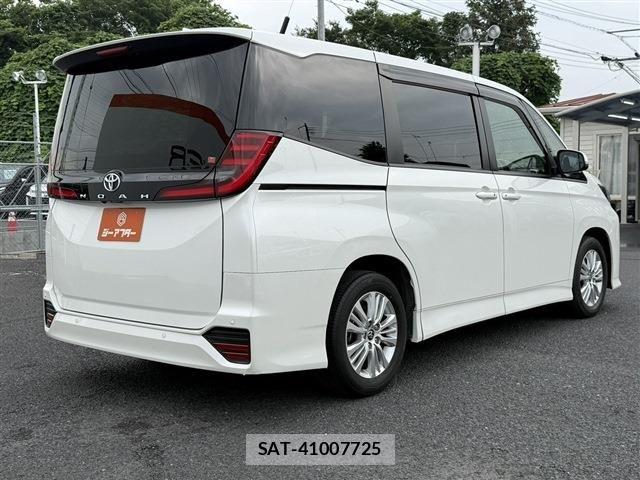 Toyota NOAH 2023-02 8037244-22