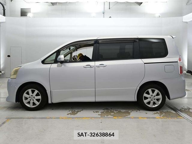 Toyota NOAH 2009-04 8044944-1