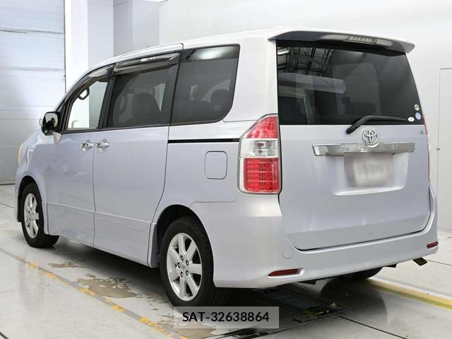 Toyota NOAH 2009-04 8044944-2
