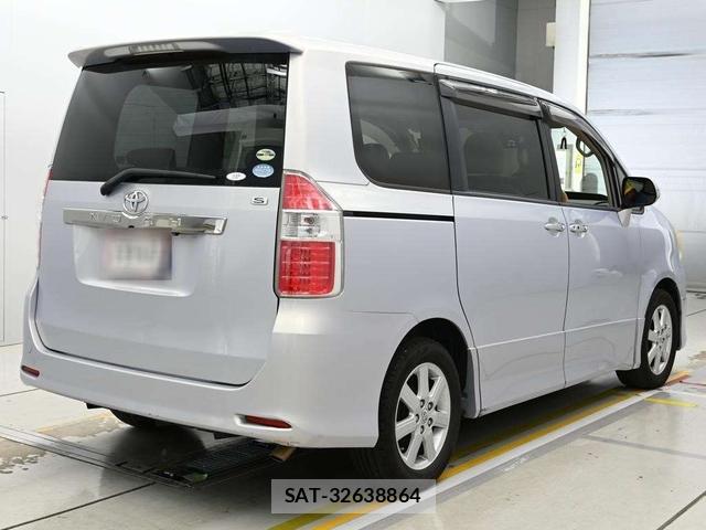 Toyota NOAH 2009-04 8044944-4