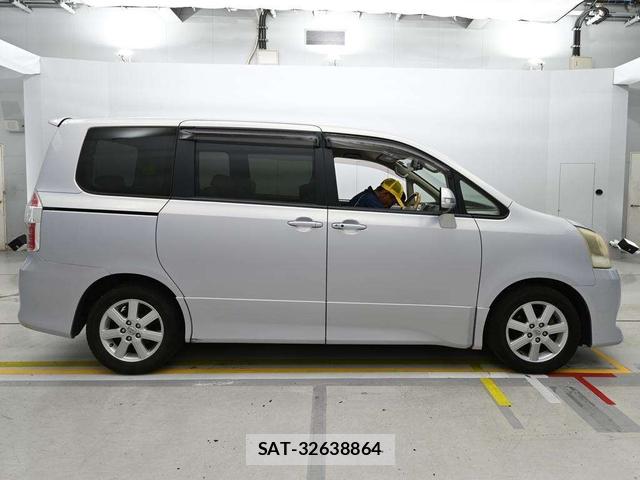 Toyota NOAH 2009-04 8044944-5