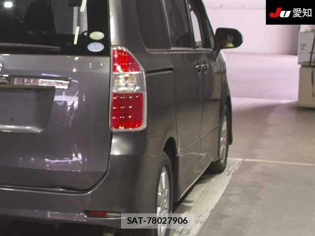 Toyota NOAH 2009-02 8056487-2