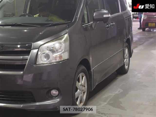 Toyota NOAH 2009-02 8056487-3