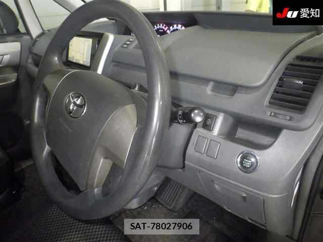 Toyota NOAH 2009-02 8056487-6