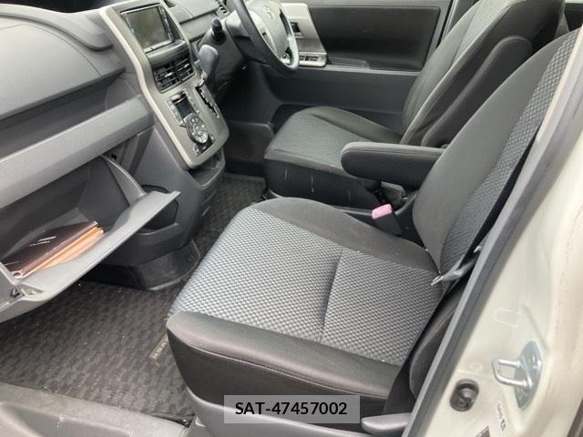 Toyota NOAH 2009-11 8056485-4