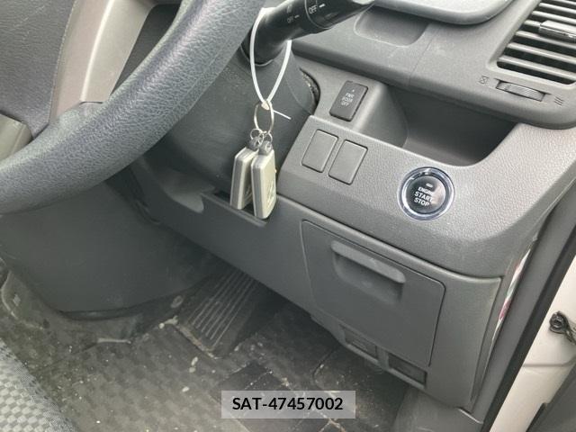 Toyota NOAH 2009-11 8056485-6