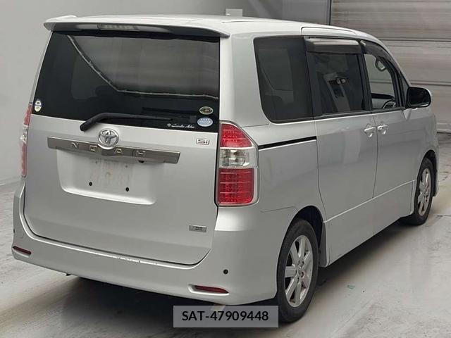 Toyota NOAH 2008-02 8056478-1