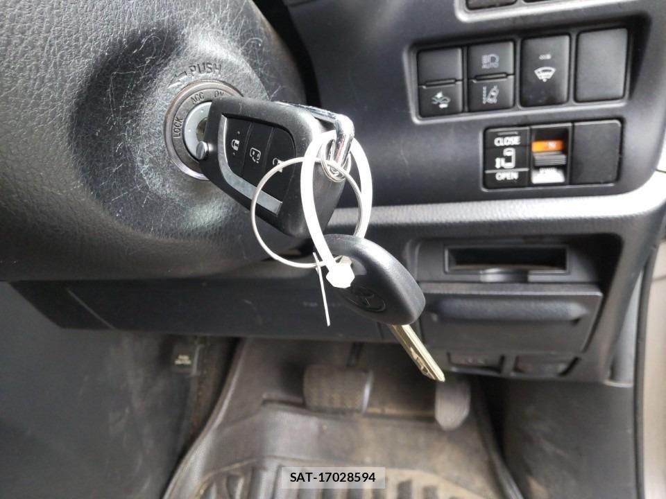 Toyota NOAH 2021-06 8061481-11