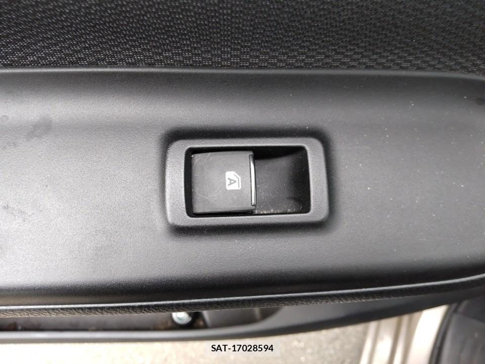 Toyota NOAH 2021-06 8061481-13