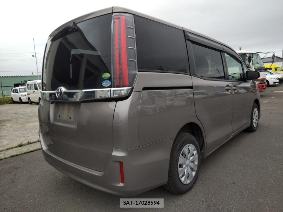 Toyota NOAH 2021-06 8061481-1