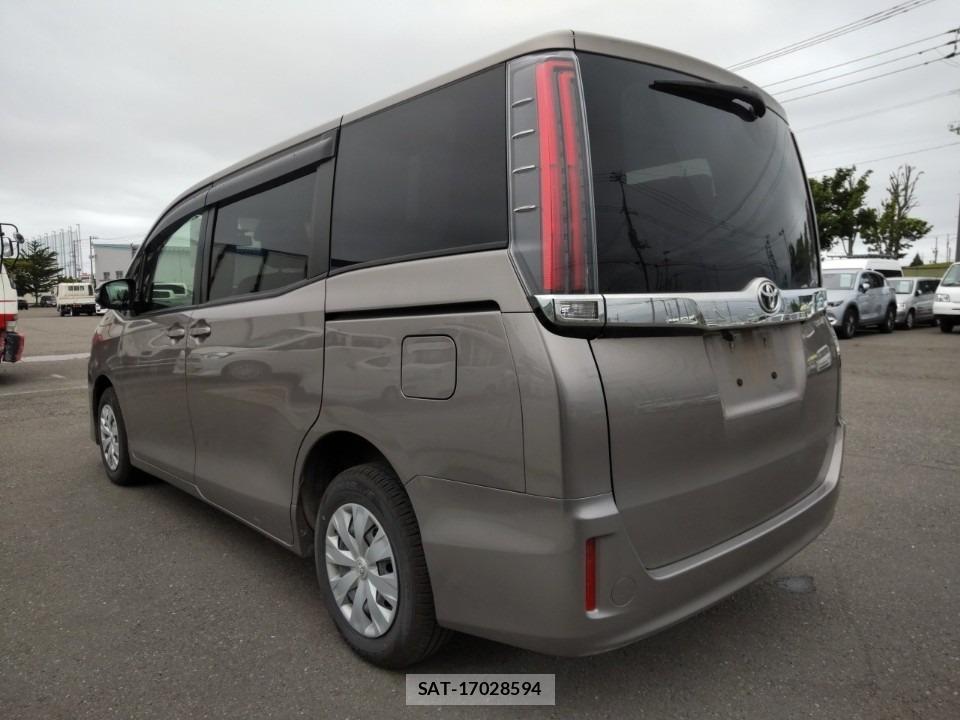 Toyota NOAH 2021-06 8061481-2