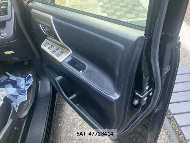 Toyota NOAH 2011-11 8074922-11