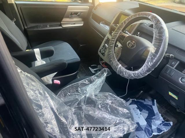 Toyota NOAH 2011-11 8074922-12