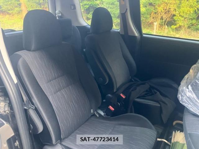 Toyota NOAH 2011-11 8074922-13