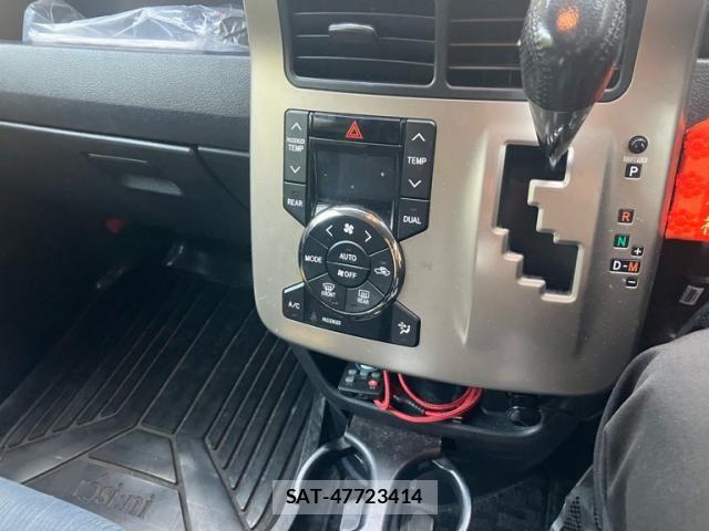 Toyota NOAH 2011-11 8074922-17