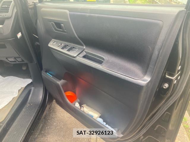 Toyota NOAH 2010-09 8074925-13