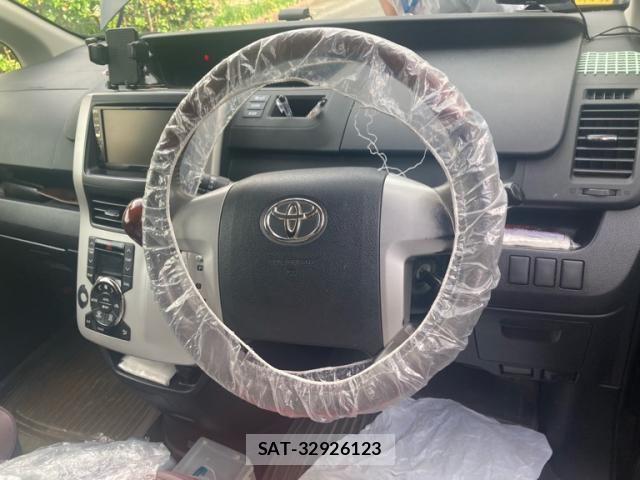 Toyota NOAH 2010-09 8074925-18