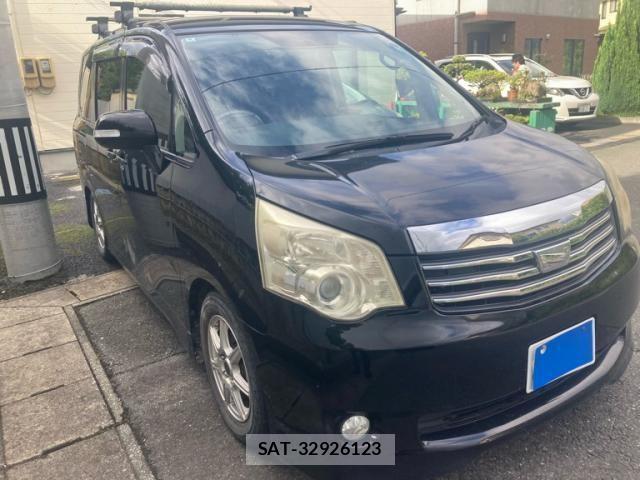 Toyota NOAH 2010-09 8074925-2