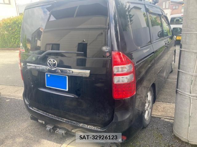 Toyota NOAH 2010-09 8074925-4