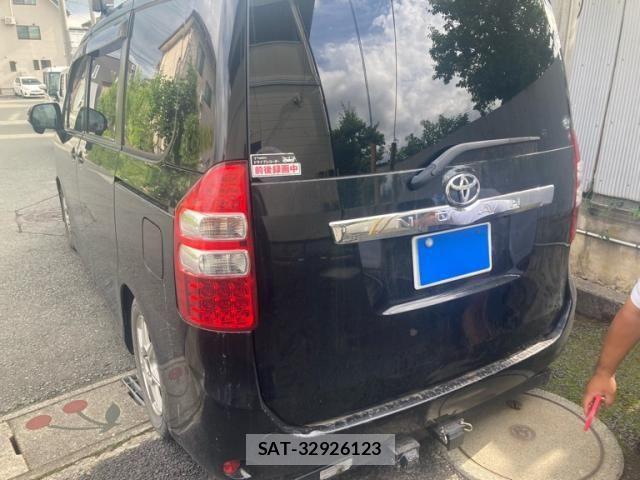 Toyota NOAH 2010-09 8074925-5