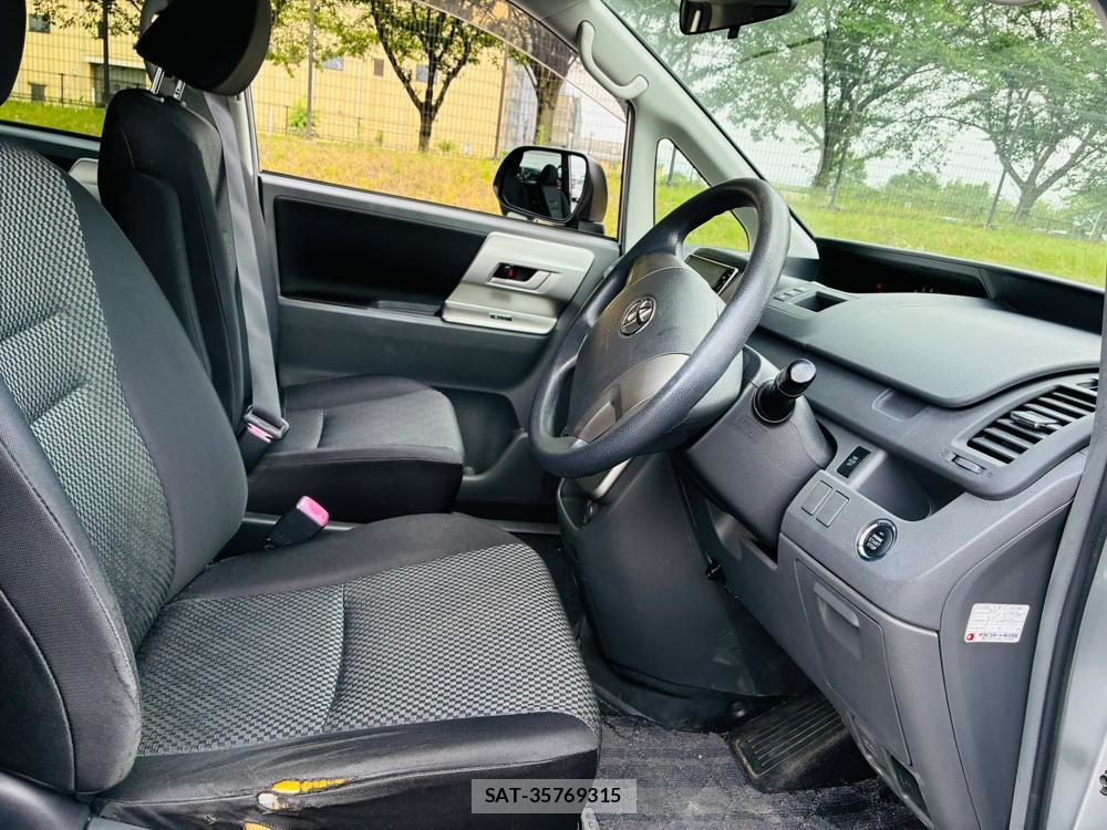Toyota NOAH 2009-06 7972166-11