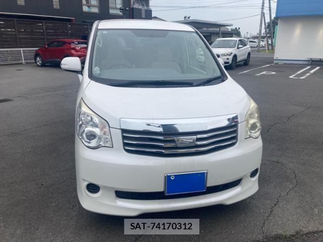 Toyota NOAH 2012-06 8074921-0