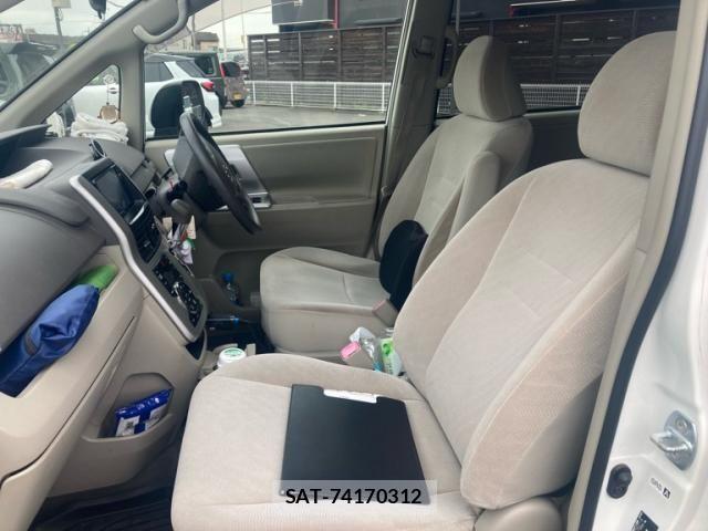 Toyota NOAH 2012-06 8074921-9