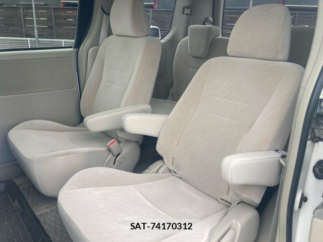 Toyota NOAH 2012-06 8074921-10