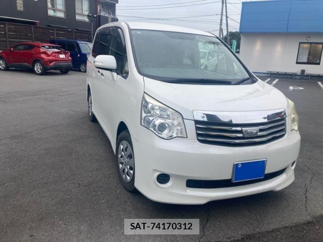 Toyota NOAH 2012-06 8074921-1