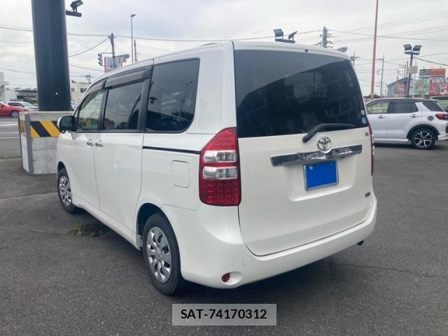 Toyota NOAH 2012-06 8074921-20