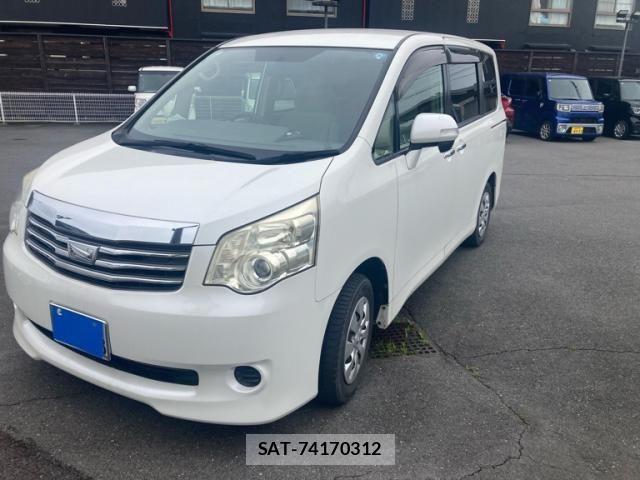 Toyota NOAH 2012-06 8074921-2